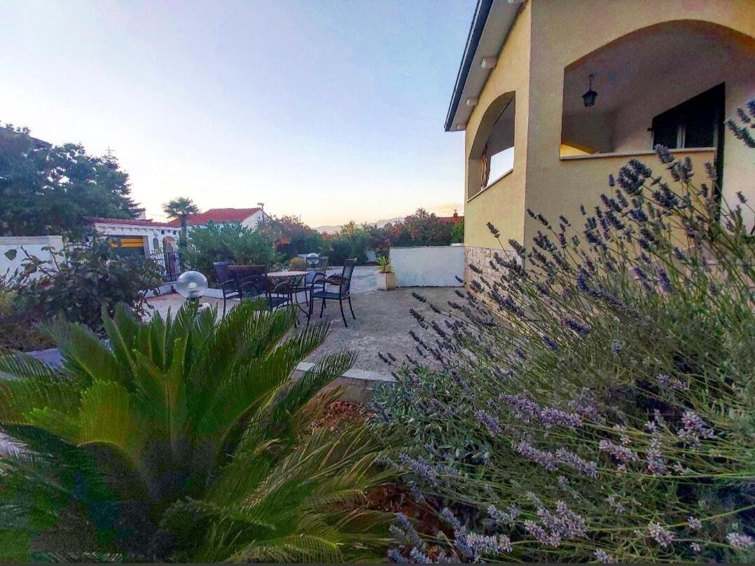 Apartment Marina Supetar Bagian luar foto