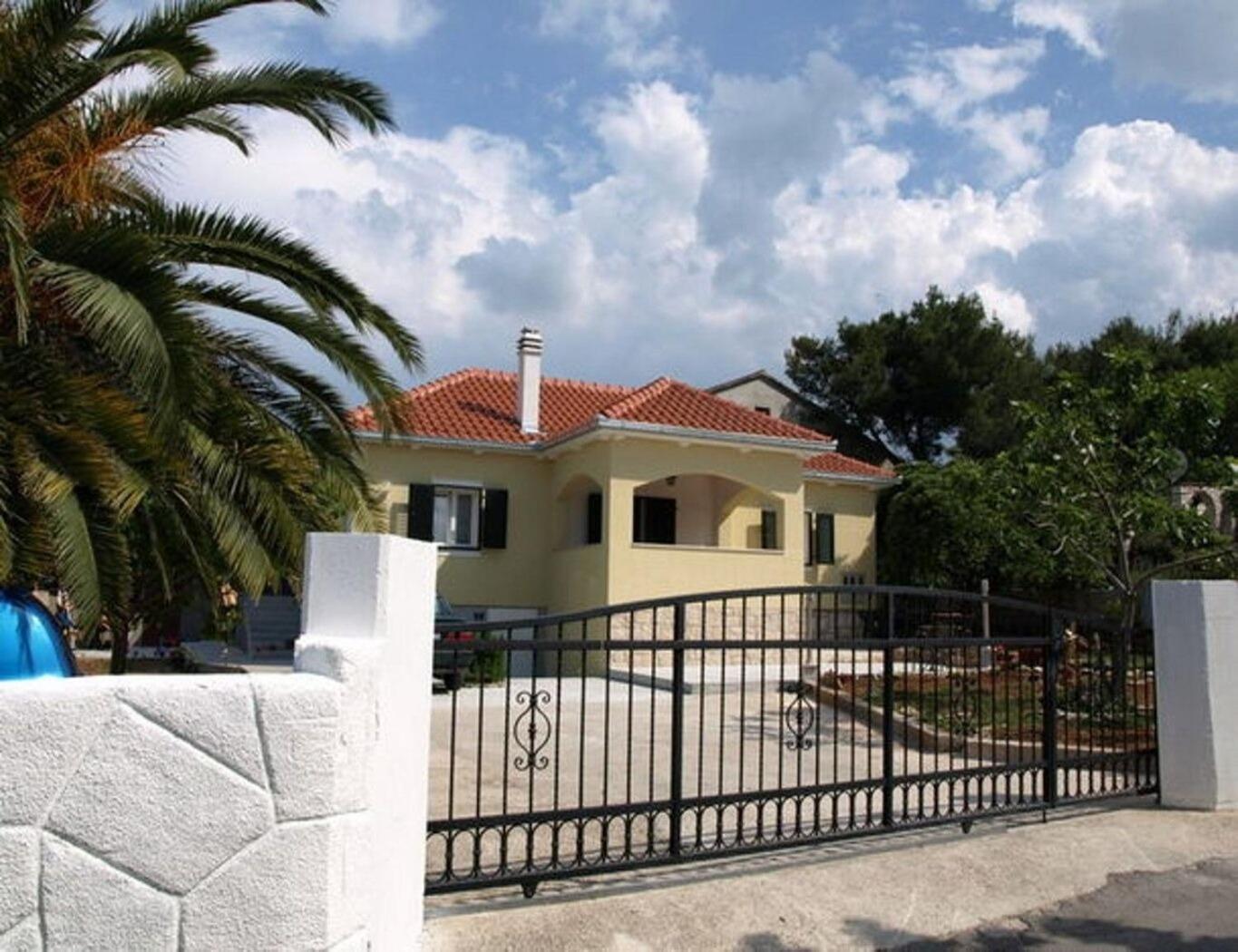 Apartment Marina Supetar Bagian luar foto